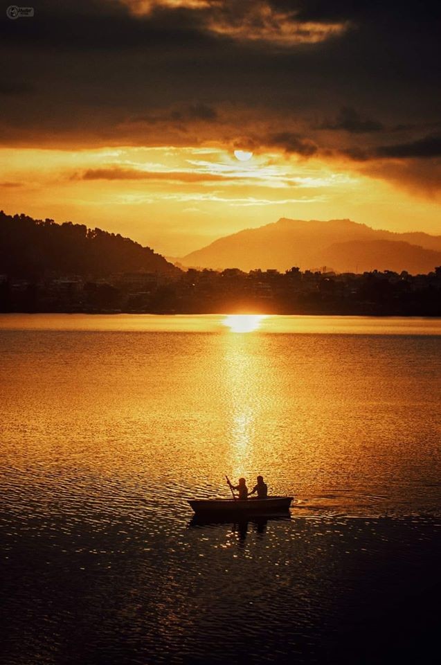 Beautiful Fewa lake with the mesmerizing sunset.
